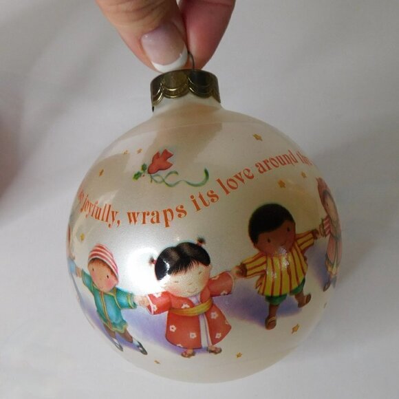 Vintage HALLMARK Keepsake Ornament Christmas Around the World 2002 Ball - Picture 5 of 16